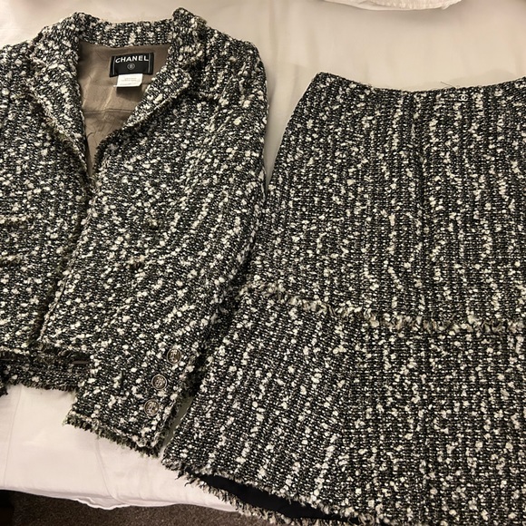 SOLD UNIQUE Authentic Chanel Tweed Suit set 2004 Autumn size 38. SOLD❌❌ - Picture 4 of 10